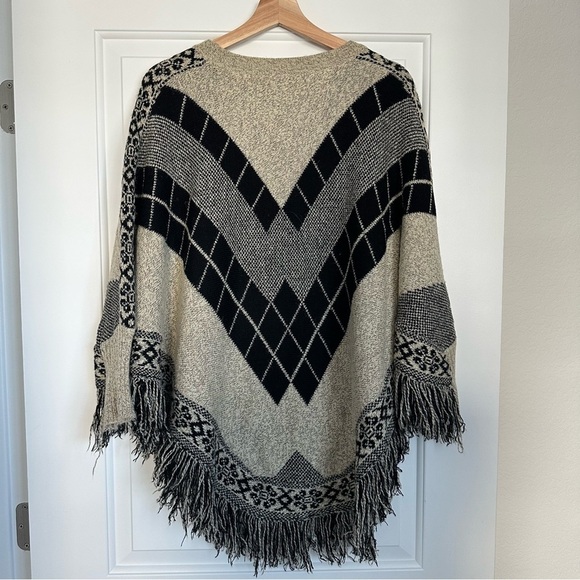 Yaira Black and Beige Patterned Knit Women's Sweater Poncho - Picture 2 of 6